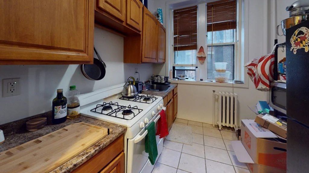 1 bed, 1 bath apartment for rent at 1999 Commonwealth Ave Unit 6, Boston — photo 1 of 10