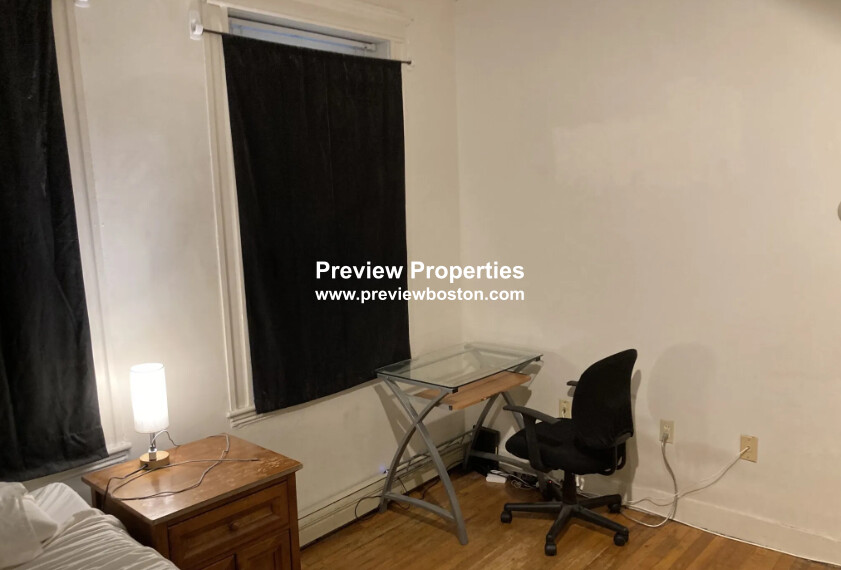 Studio bed, 1 bath apartment for rent at 1999 Commonwealth Ave Unit 8, Brighton — photo 2 of 9