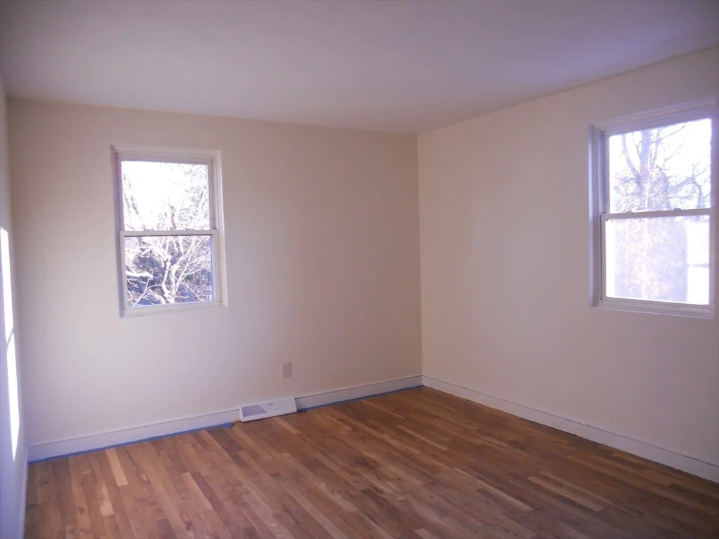 3 bed, 1 bath apartment for rent at 19A Brackett Rd Unit A, Framingham — photo 6 of 7