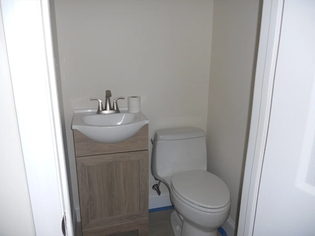 3 bed, 1 bath apartment for rent at 19A Brackett Rd Unit A, Framingham — photo 3 of 7