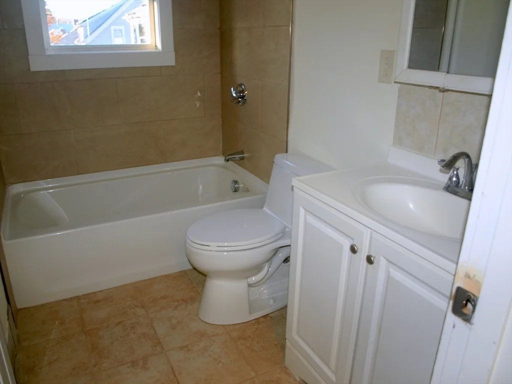 3 bed, 1 bath apartment for rent at 19A Brackett Rd Unit A, Framingham — photo 4 of 7