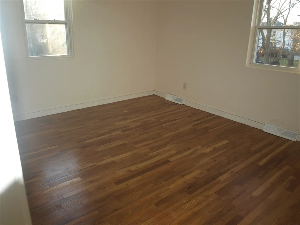 3 bed, 1 bath apartment for rent at 19A Brackett Rd Unit A, Framingham — photo 5 of 7