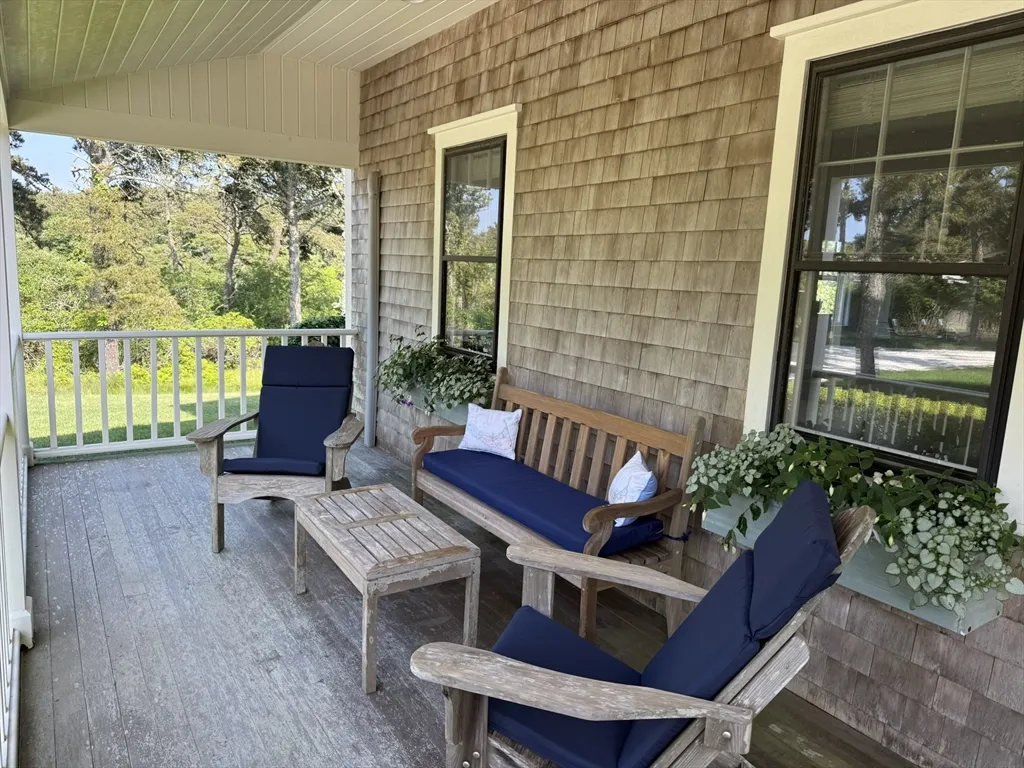 5 bed, 4+ bath apartment for rent at 1A Pochick Ave, Nantucket — photo 4 of 41