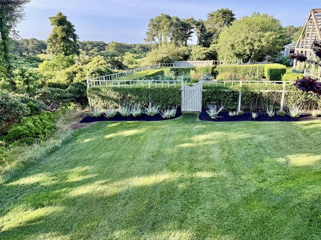 5 bed, 4+ bath apartment for rent at 1A Pochick Ave, Nantucket — photo 11 of 41