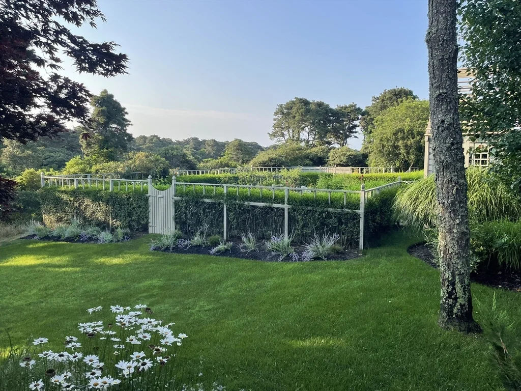 5 bed, 4+ bath apartment for rent at 1A Pochick Ave, Nantucket — photo 12 of 41