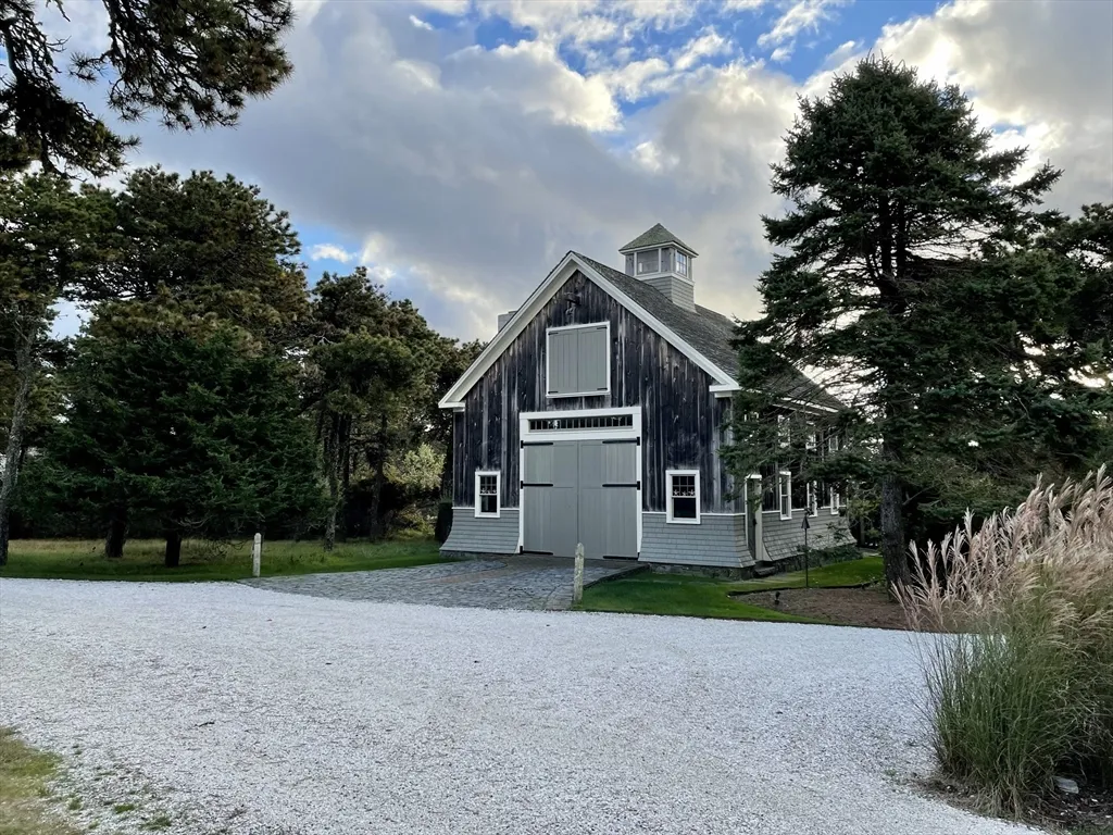5 bed, 4+ bath apartment for rent at 1A Pochick Ave, Nantucket — photo 2 of 41