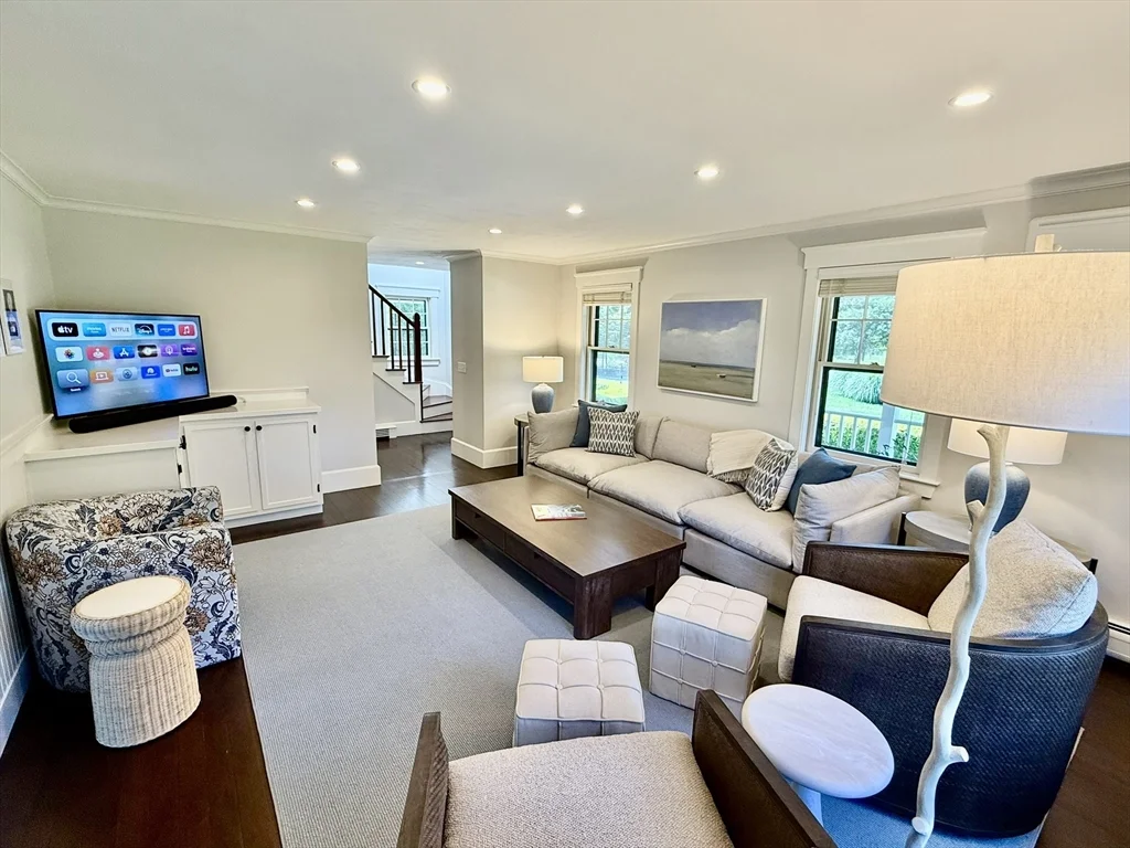 5 bed, 4+ bath apartment for rent at 1A Pochick Ave, Nantucket — photo 14 of 41