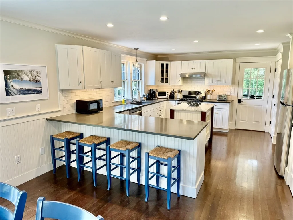 5 bed, 4+ bath apartment for rent at 1A Pochick Ave, Nantucket — photo 19 of 41