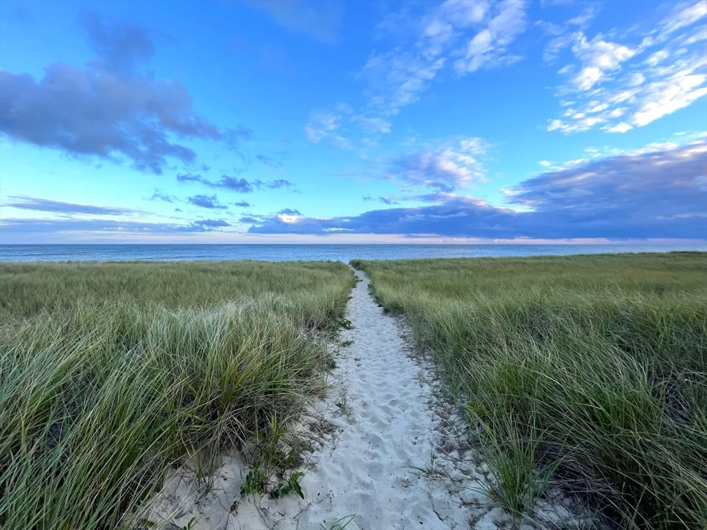 5 bed, 4+ bath apartment for rent at 1A Pochick Ave, Nantucket — photo 40 of 41