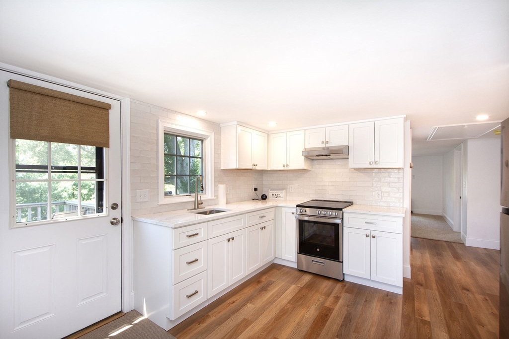 1 bed, 1 bath apartment for rent at 1A Roc Fall Rd Unit 2, Hingham — photo 2 of 15
