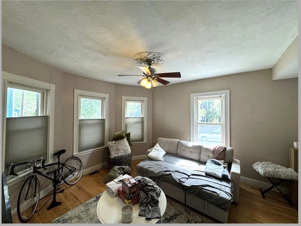 2 bed, 1 bath apartment for rent at 4 Hardwick St Unit 1, Wellington-Harrington — photo 5 of 18