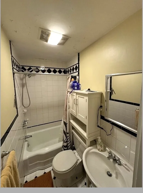 2 bed, 1 bath apartment for rent at 4 Hardwick St Unit 1, Wellington-Harrington — photo 7 of 18