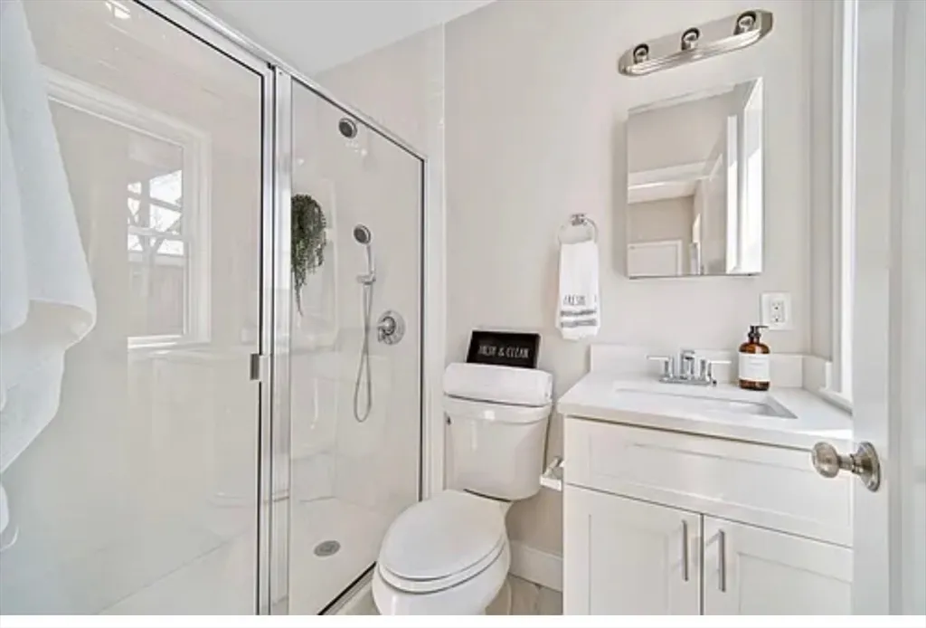 3 bed, 2 bath apartment for rent at 2-4 Hecla Unit 1, Dorchester — photo 2 of 9