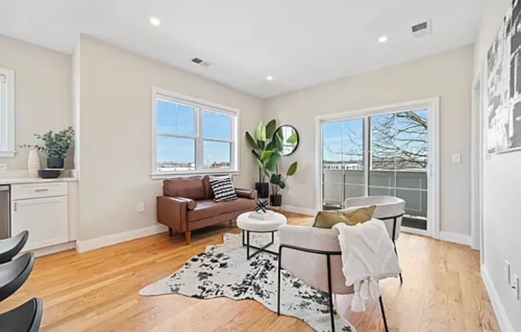 3 bed, 2 bath apartment for rent at 2-4 Hecla Unit 1, Dorchester — photo 5 of 9