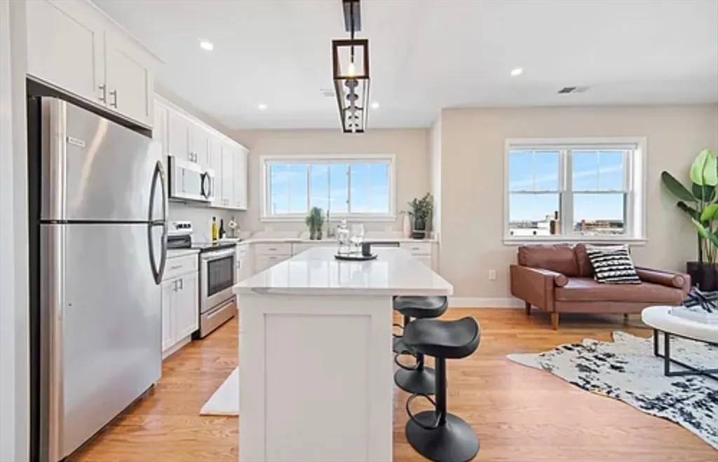 3 bed, 2 bath apartment for rent at 2-4 Hecla Unit 1, Dorchester — photo 9 of 9