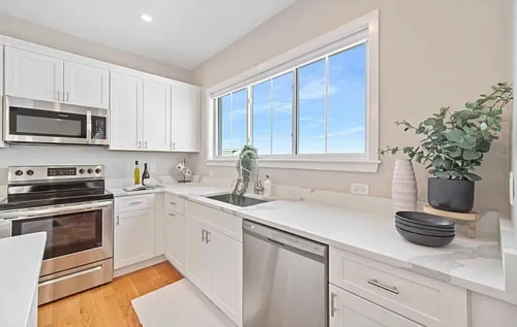 3 bed, 2 bath apartment for rent at 2-4 Hecla Unit 1, Dorchester — photo 6 of 9