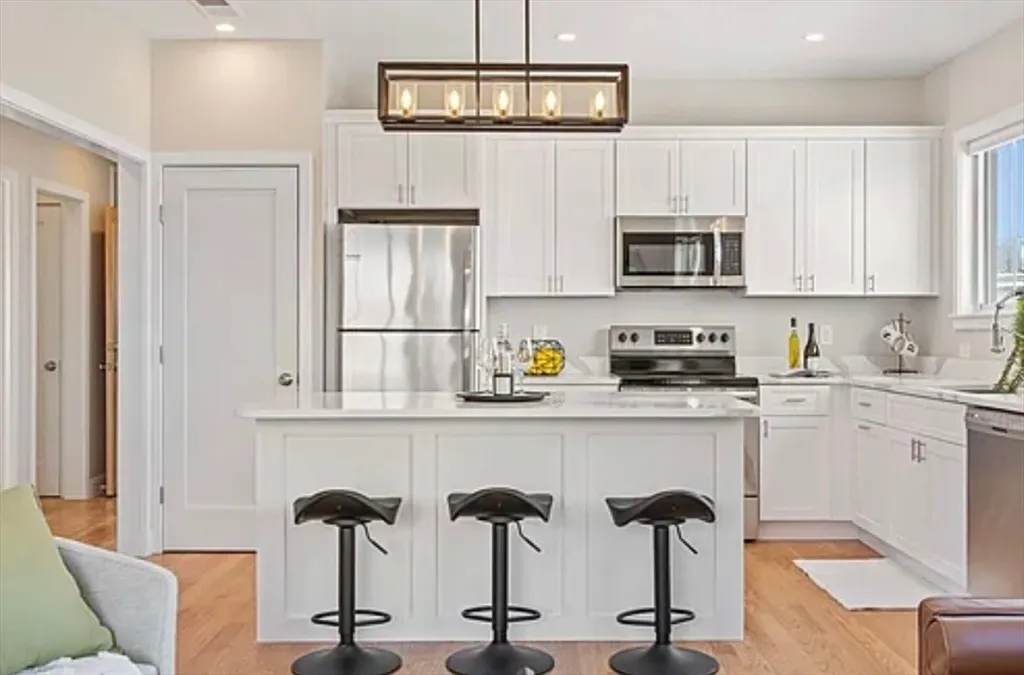 3 bed, 2 bath apartment for rent at 2-4 Hecla Unit 1, Dorchester — photo 8 of 9