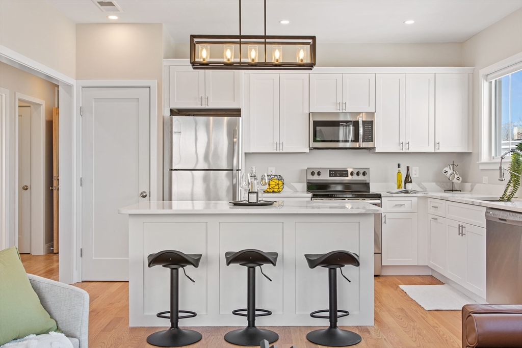 3 bed, 2 bath apartment for rent at 2-4 Hecla Unit 3, Dorchester — photo 8 of 36