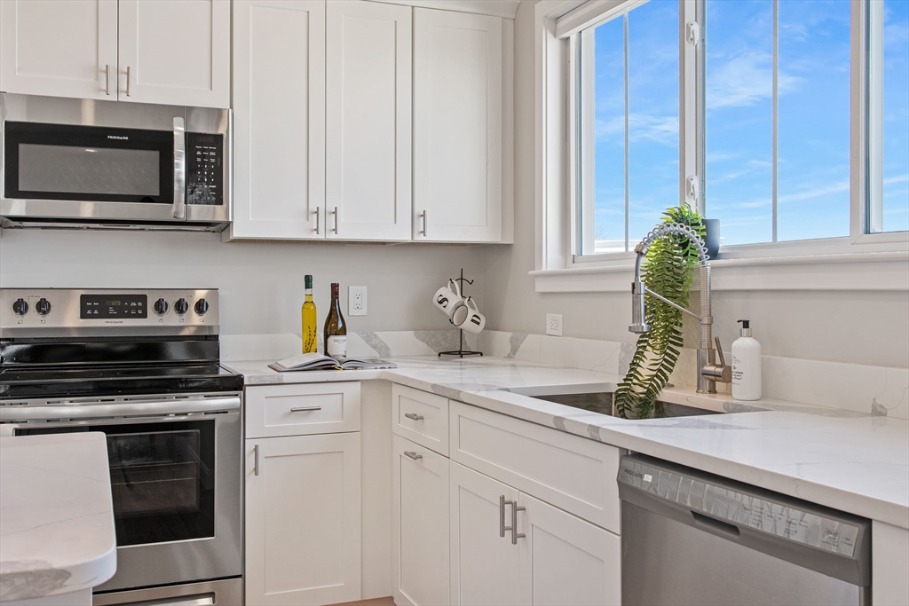 3 bed, 2 bath apartment for rent at 2-4 Hecla Unit 3, Dorchester — photo 22 of 36