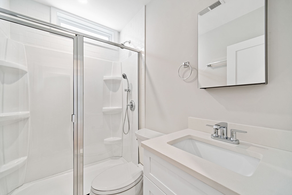 3 bed, 2 bath apartment for rent at 2-4 Hecla Unit 3, Dorchester — photo 3 of 36
