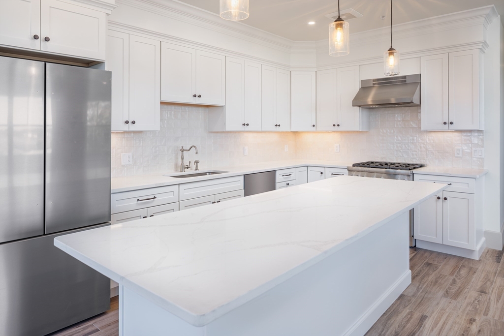2 bed, 2 bath apartment for rent at 6 Market St Unit 2, Newburyport — photo 5 of 19