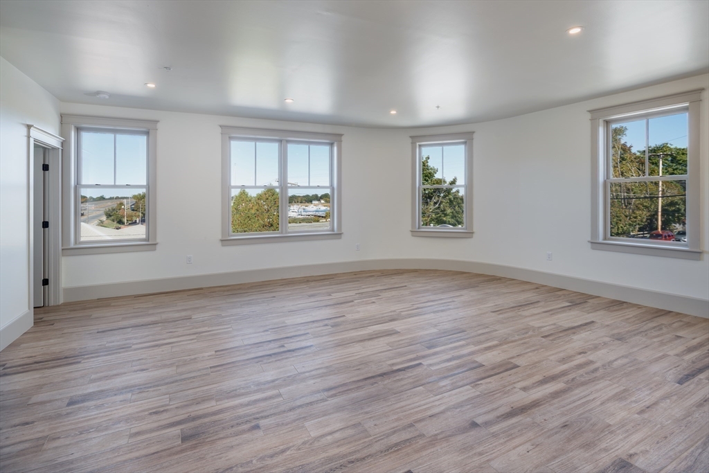2 bed, 2 bath apartment for rent at 6 Market St Unit 2, Newburyport — photo 11 of 19