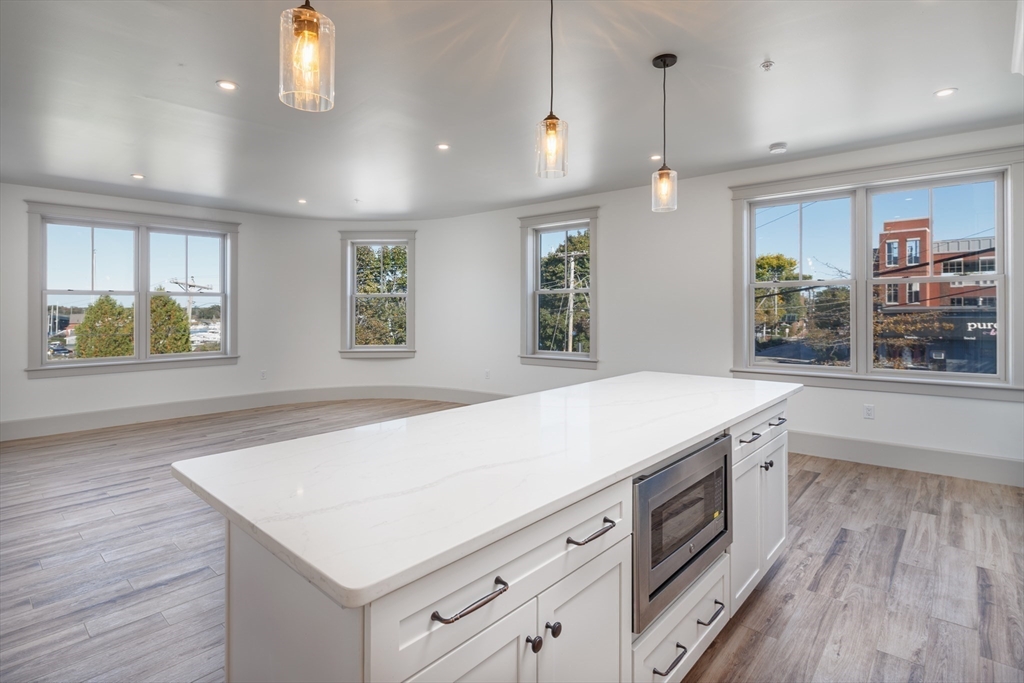 2 bed, 2 bath apartment for rent at 6 Market St Unit 2, Newburyport — photo 10 of 19