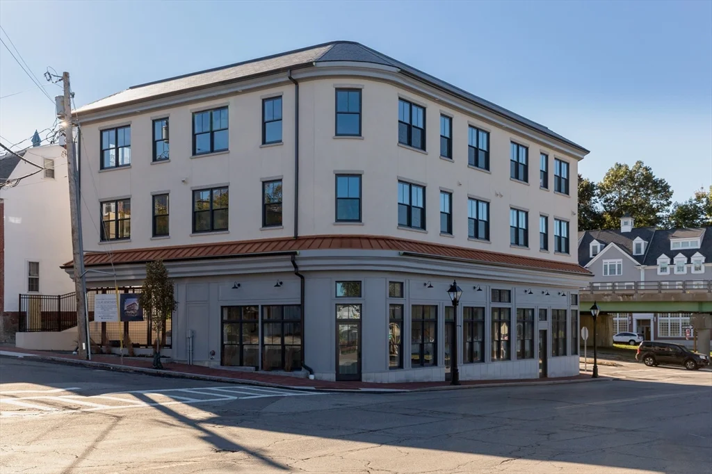 2 bed, 2 bath apartment for rent at 6 Market St Unit 202, Newburyport