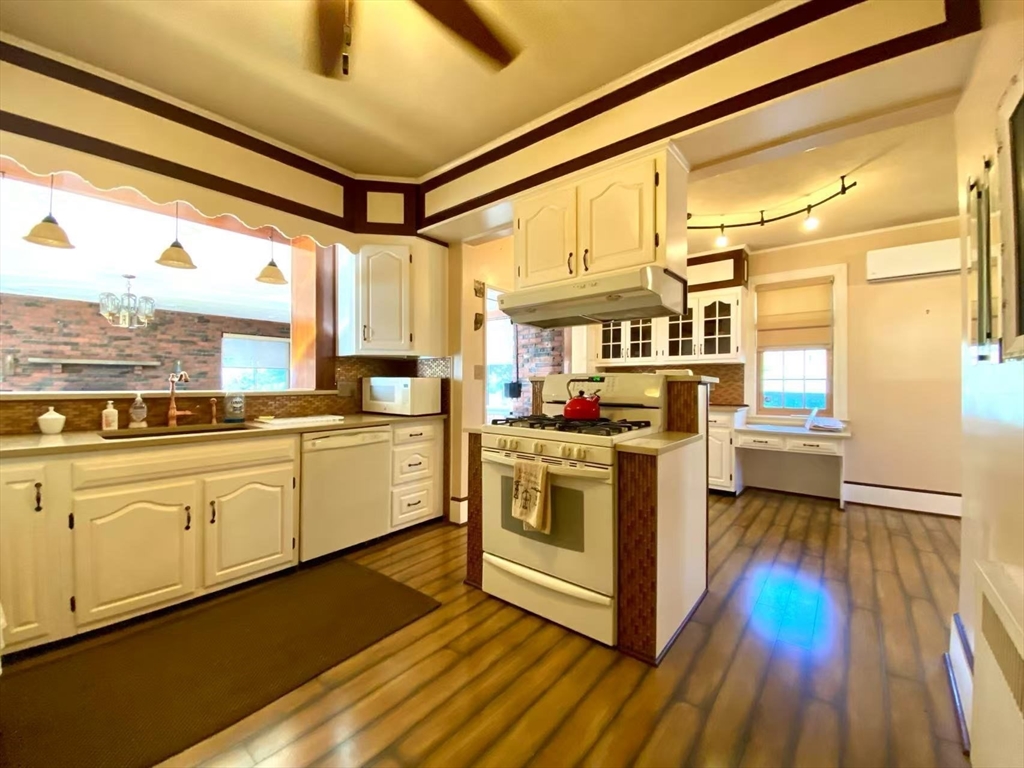 4 bed, 4+ bath apartment for rent at 2 Arden Rd Unit 2, Watertown — photo 6 of 33