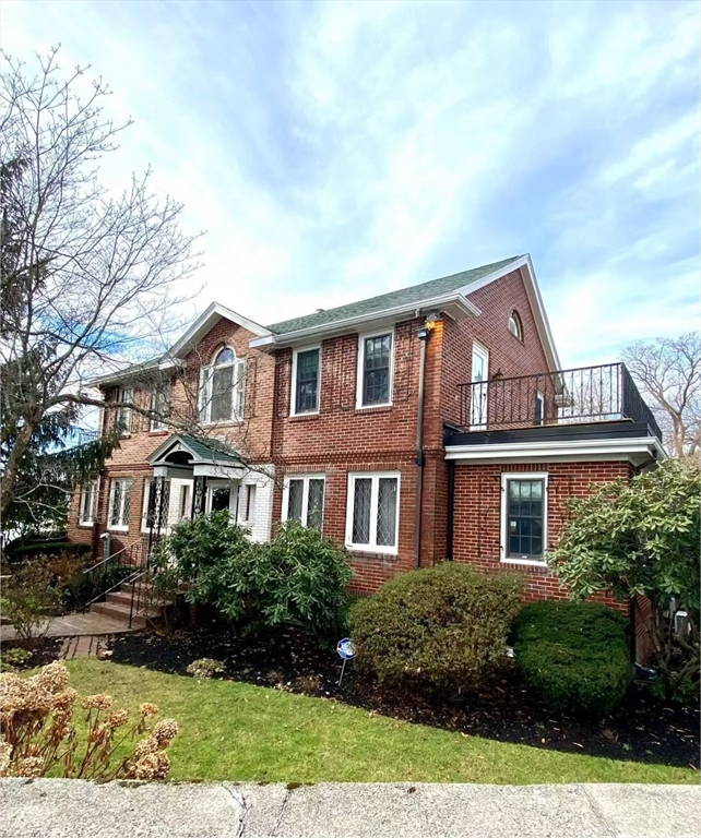 4 bed, 4+ bath apartment for rent at 2 Arden Rd Unit 2, Watertown — photo 3 of 33