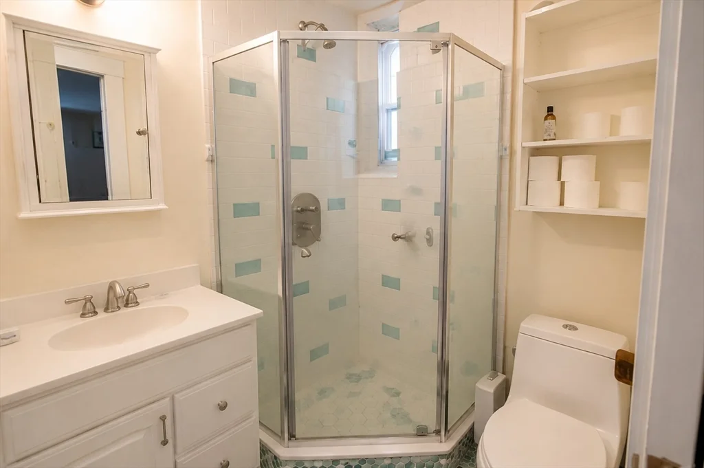 1 bed, 1 bath apartment for rent at 2 Arnold Cir Unit 1, Mid Cambridge — photo 4 of 13