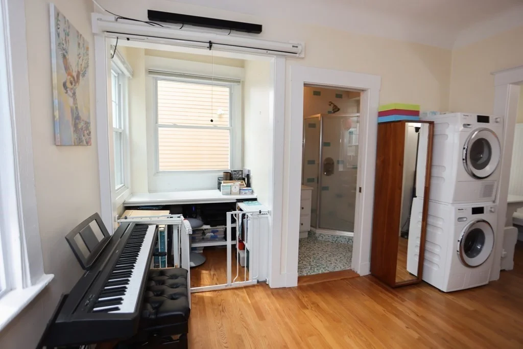 1 bed, 1 bath apartment for rent at 2 Arnold Cir Unit 1, Riverside — photo 2 of 13