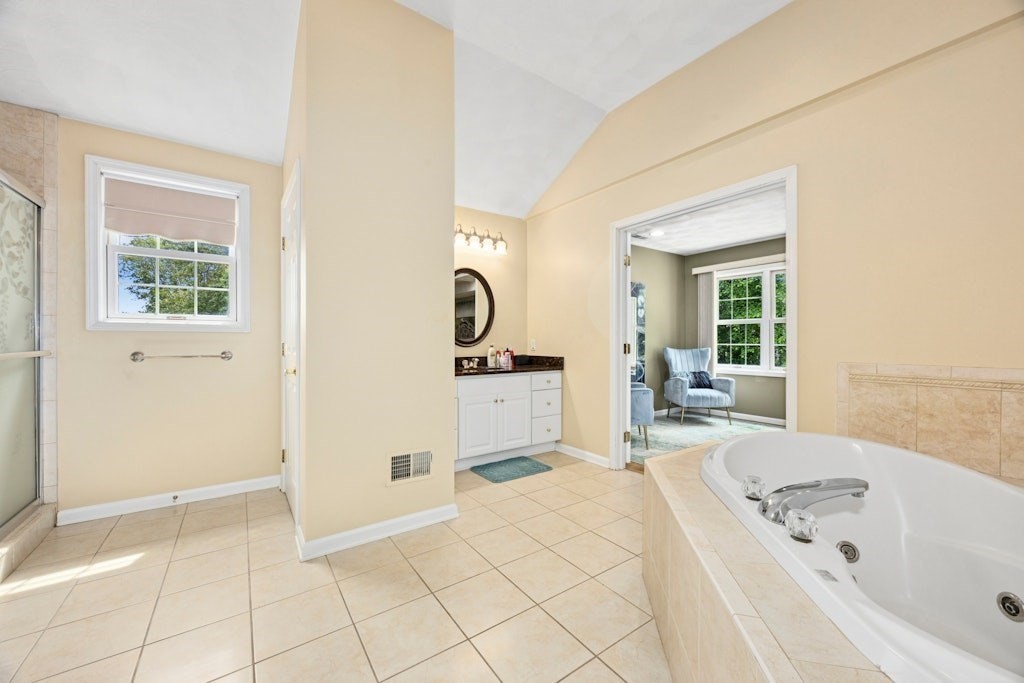 4 bed, 3 bath apartment for rent at 2 Arrowhead Ln, Westborough — photo 18 of 30