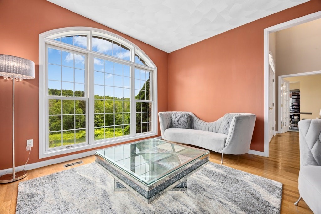 4 bed, 3 bath apartment for rent at 2 Arrowhead Ln, Westborough — photo 3 of 30