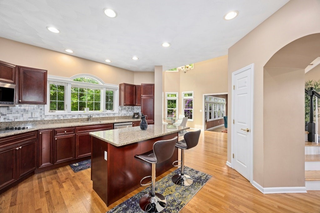 4 bed, 3 bath apartment for rent at 2 Arrowhead Ln, Westborough — photo 8 of 30