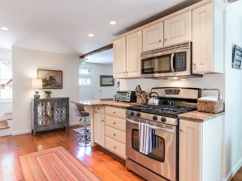 2 bed, 1 bath apartment for rent at 2 Atwood St, Newburyport — photo 4 of 35