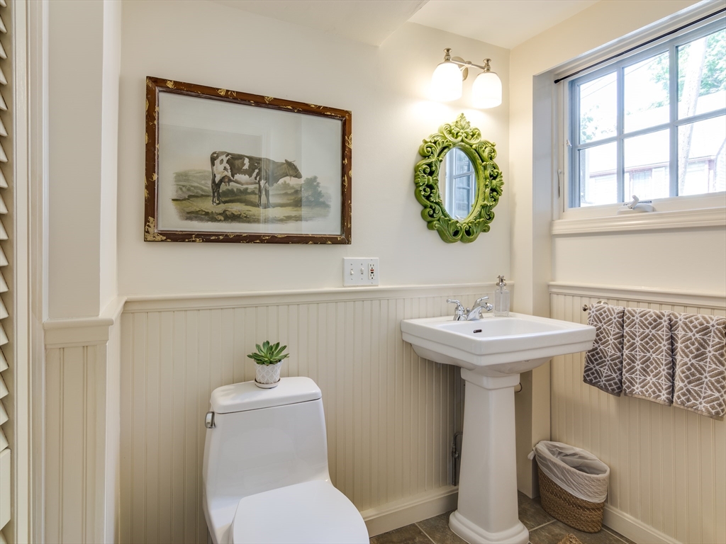 2 bed, 1 bath apartment for rent at 2 Atwood St Unit FURNISHED., Newburyport — photo 14 of 25