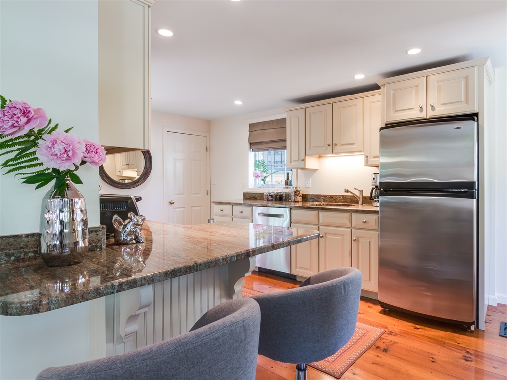 2 bed, 1 bath apartment for rent at 2 Atwood St Unit FURNISHED., Newburyport — photo 6 of 25