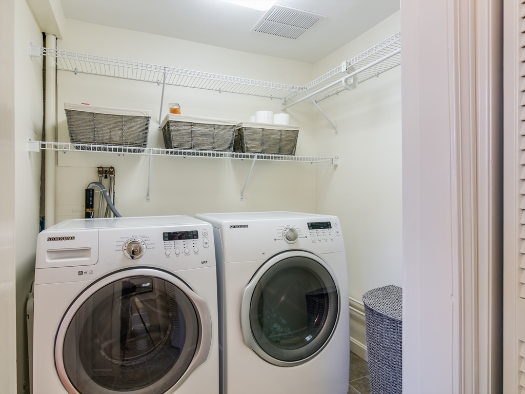 2 bed, 1 bath apartment for rent at 2 Atwood St Unit FURNISHED., Newburyport — photo 15 of 25