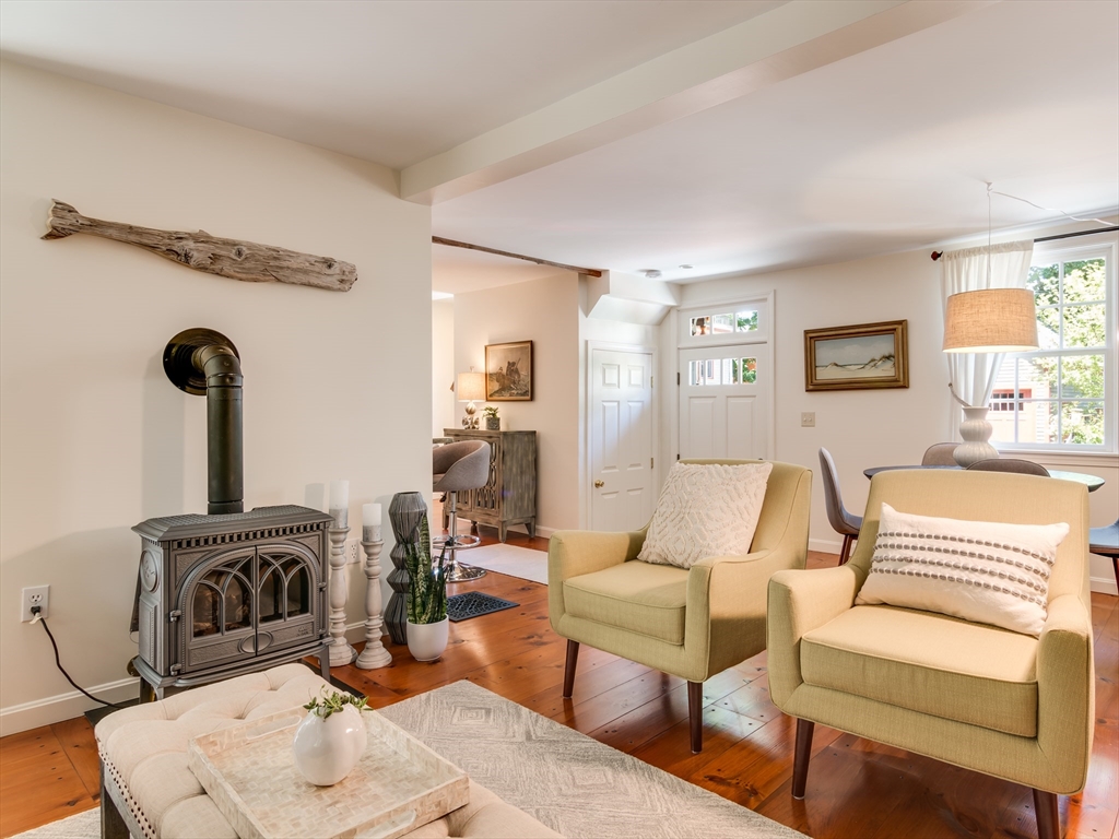 2 bed, 1 bath apartment for rent at 2 Atwood St Unit FURNISHED., Newburyport — photo 10 of 25
