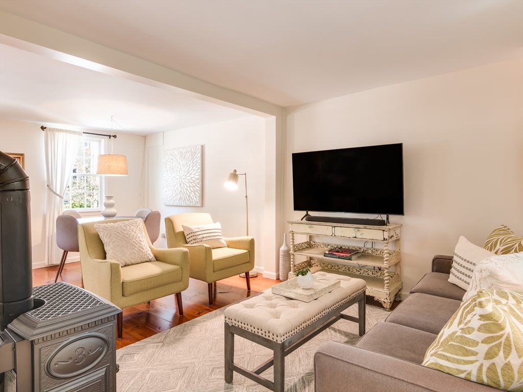 2 bed, 1 bath apartment for rent at 2 Atwood St Unit FURNISHED., Newburyport — photo 9 of 25