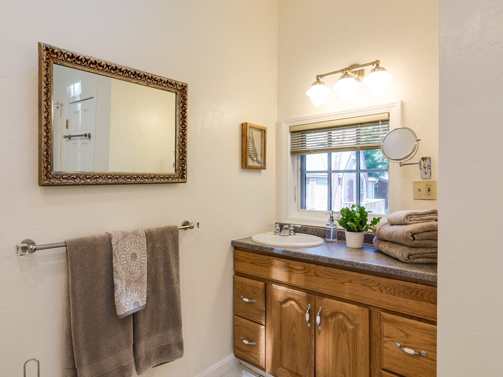 2 bed, 1 bath apartment for rent at 2 Atwood St Unit FURNISHED., Newburyport — photo 19 of 25