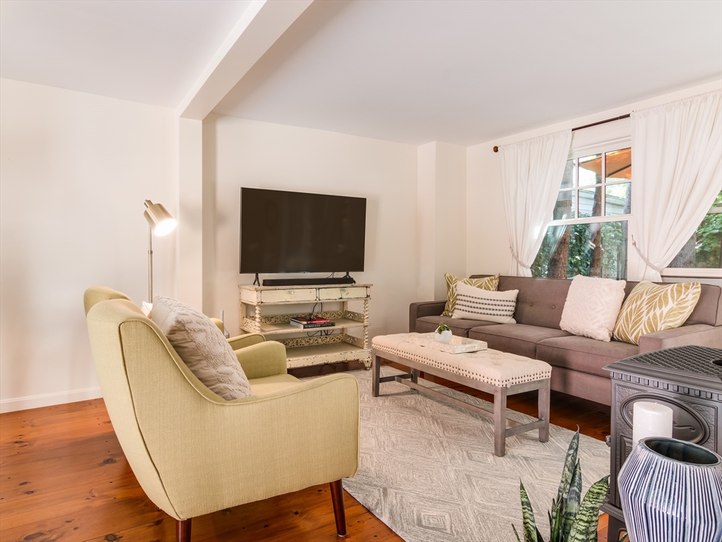 2 bed, 1 bath apartment for rent at 2 Atwood St Unit FURNISHED., Newburyport — photo 11 of 25