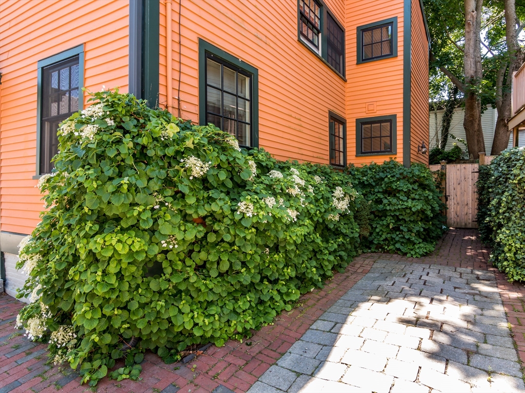 2 bed, 1 bath apartment for rent at 2 Atwood St Unit FURNISHED., Newburyport — photo 24 of 25