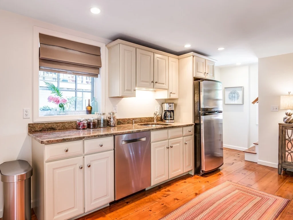 2 bed, 1 bath apartment for rent at 2 Atwood St Unit Single Fam., Newburyport — photo 10 of 36
