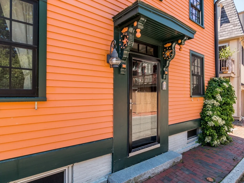 2 bed, 1 bath apartment for rent at 2 Atwood St Unit Single Fam., Newburyport — photo 2 of 36