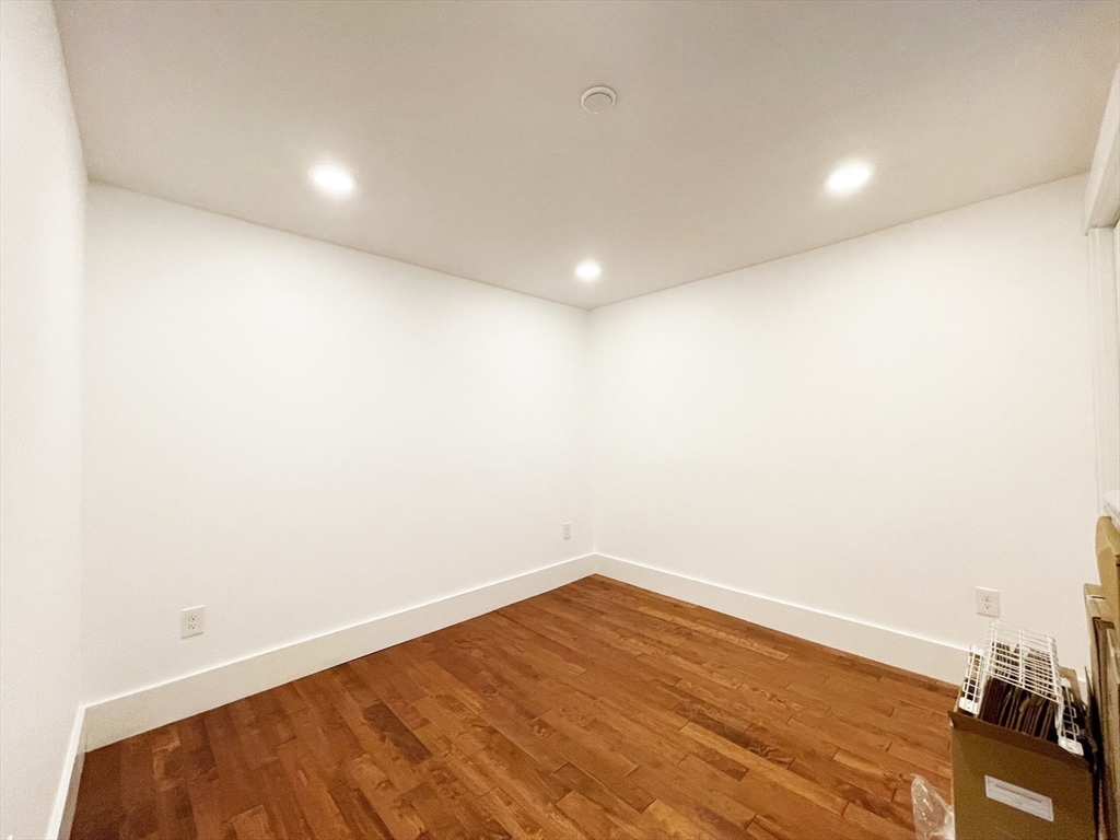 2 bed, 1 bath apartment for rent at 2 Auburn Ave Unit 2, East Somerville — photo 3 of 12