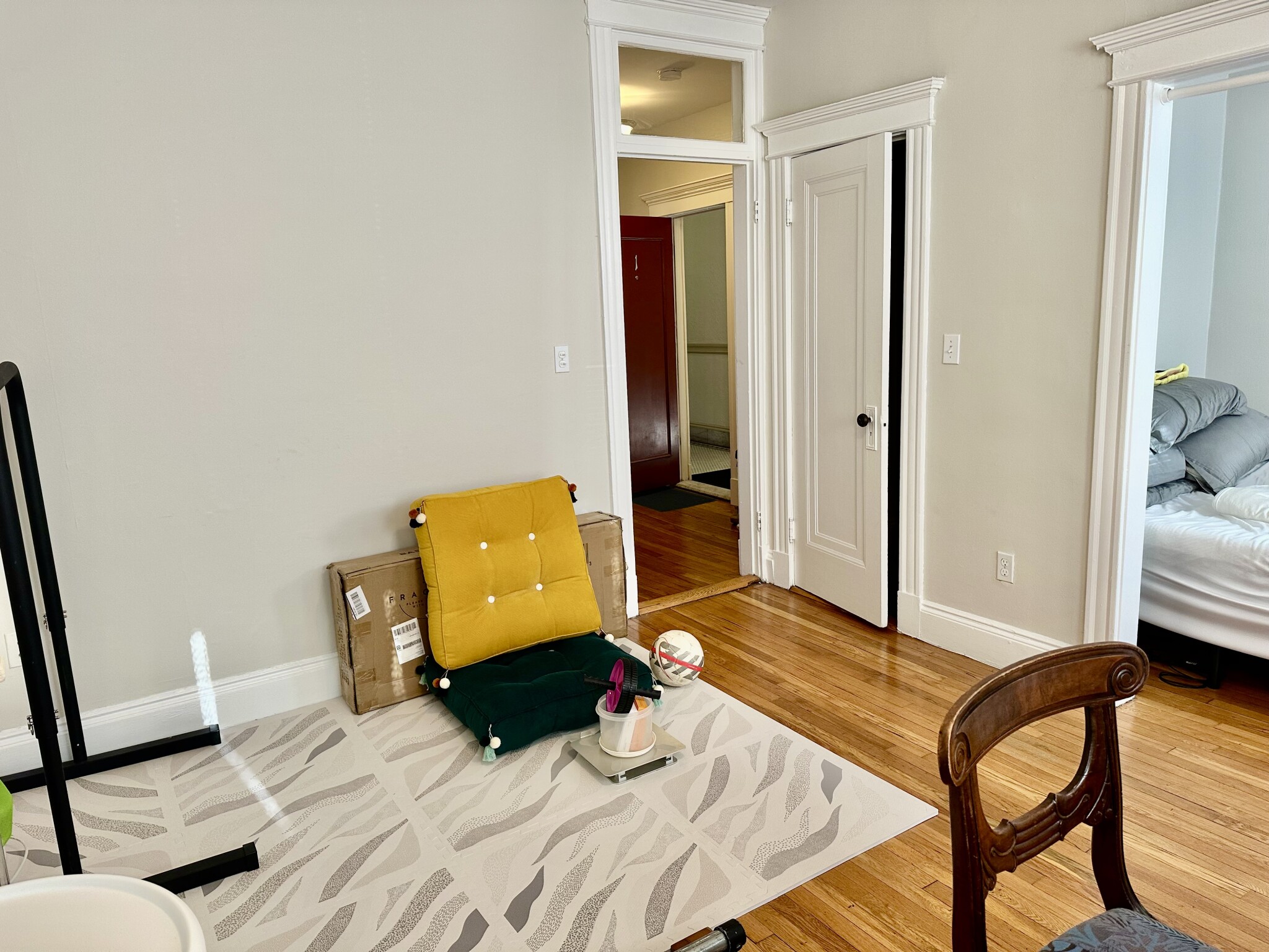Studio bed, 1 bath apartment for rent at 2 Ayr Rd Unit 1, Brighton — photo 3 of 11