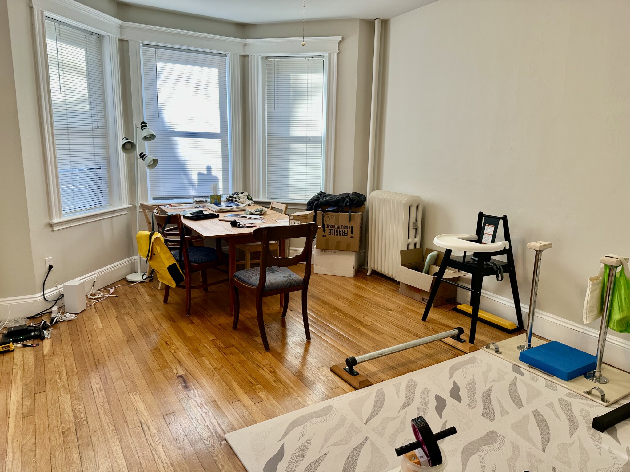 Studio bed, 1 bath apartment for rent at 2 Ayr Rd Unit 1, Brighton — photo 2 of 11