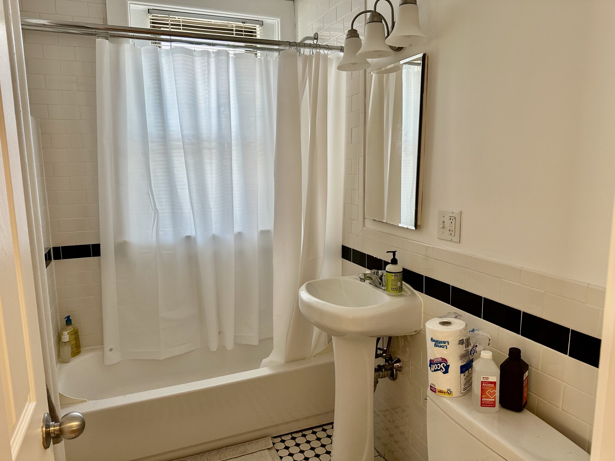 Studio bed, 1 bath apartment for rent at 2 Ayr Rd Unit 1, Brighton — photo 6 of 11